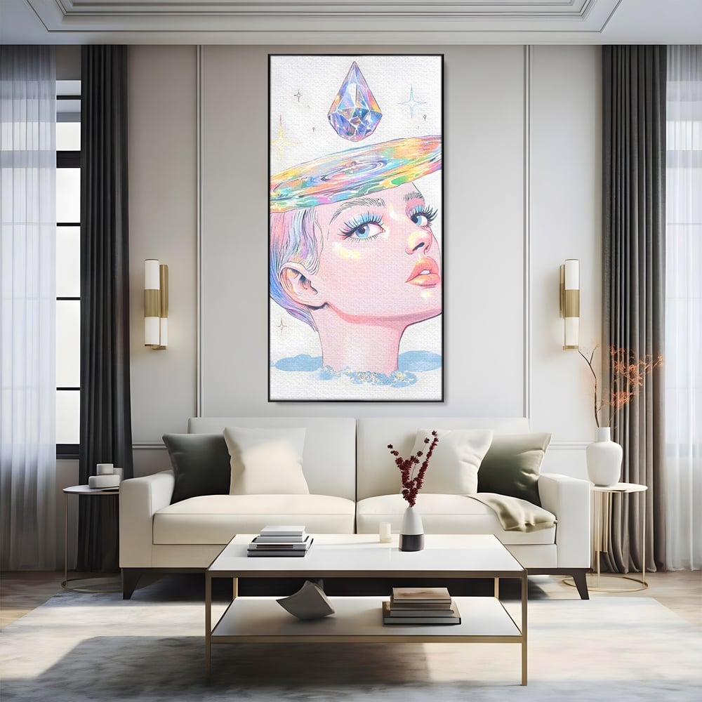 Tablou canvas cu ilustratie cu portret de femeie si galaxie, in rama de aluminiu negru, pe perete intr-un living